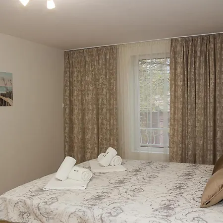 Bright & Spacious 2bd In The Center Apartment